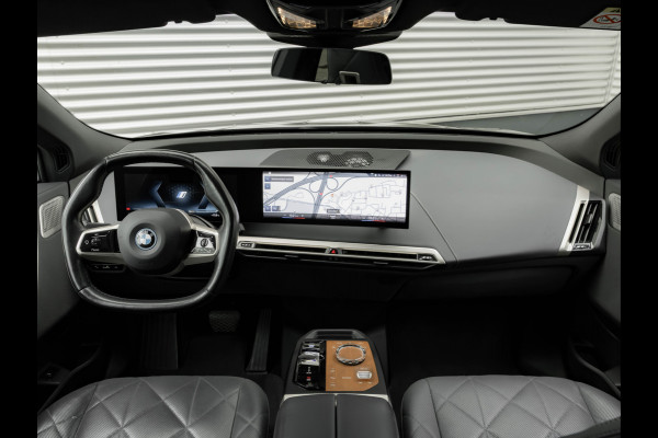 BMW iX M60 - Pano - Bowers & Wilkins - Active Steering - Luchtvering - 112kWh