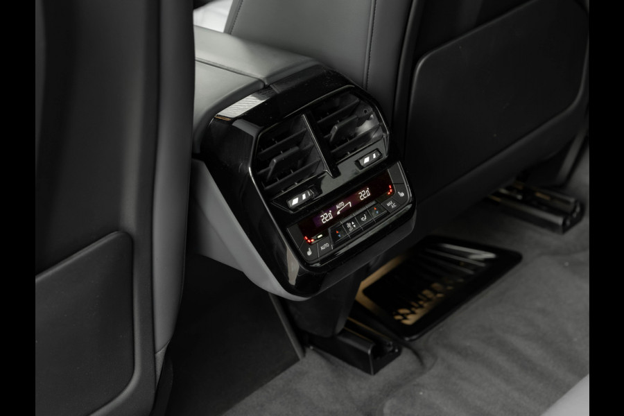 BMW iX M60 - Pano - Bowers & Wilkins - Active Steering - Luchtvering - 112kWh