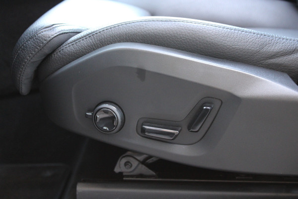 Volvo XC90 2.0 T8 Ultimate Bright | Trekhaak | Panoramadak | 360 Camera | Leder | H&K