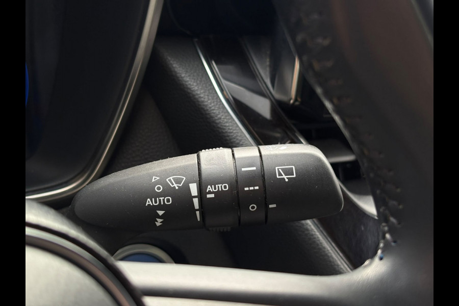 Toyota Corolla 1.8 Hybrid Two-Tone | Carplay/Android, Navi, Camera, Cruise, 18'' LMV, Climate, Licht/Regens. | Dealeronderhouden |
