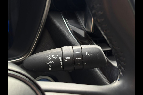 Toyota Corolla 1.8 Hybrid Two-Tone | Carplay/Android, Navi, Camera, Cruise, 18'' LMV, Climate, Licht/Regens. | Dealeronderhouden |
