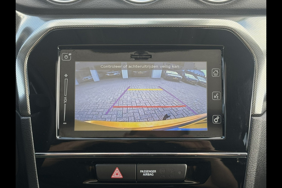 Suzuki Vitara 1.5 Hybrid Style Trekhaak Panorama dak Camera Adaptieve cruise Keyless Clima