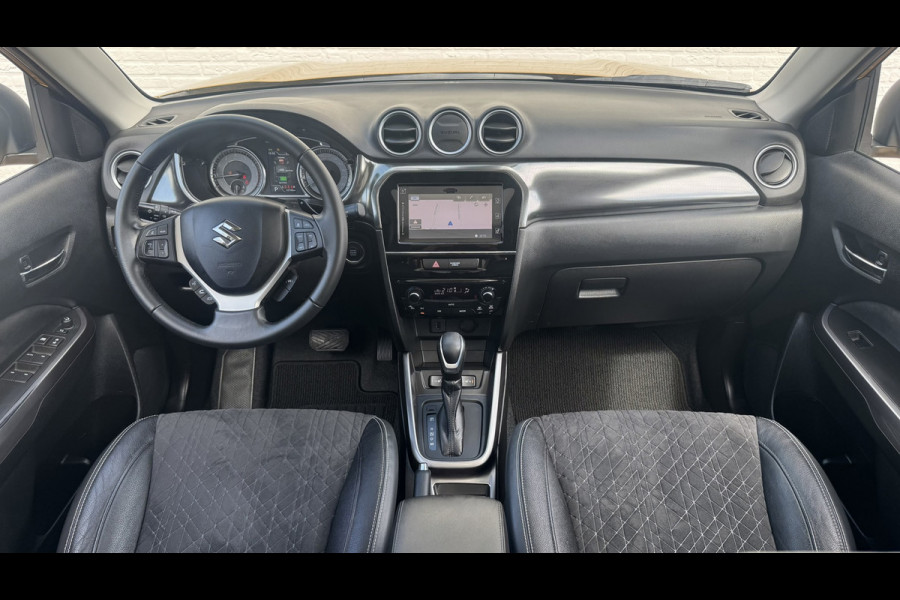 Suzuki Vitara 1.5 Hybrid Style Trekhaak Panorama dak Camera Adaptieve cruise Keyless Clima