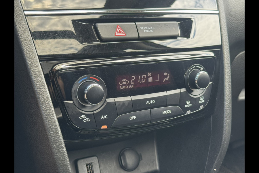 Suzuki Vitara 1.5 Hybrid Style Trekhaak Panorama dak Camera Adaptieve cruise Keyless Clima