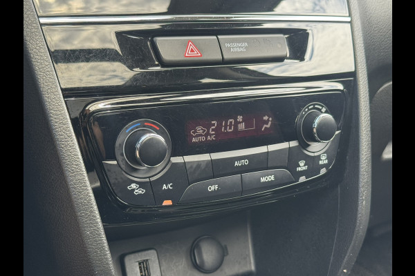 Suzuki Vitara 1.5 Hybrid Style Trekhaak Panorama dak Camera Adaptieve cruise Keyless Clima