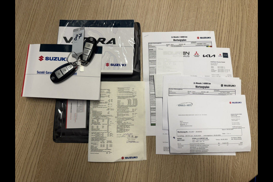 Suzuki Vitara 1.5 Hybrid Style Trekhaak Panorama dak Camera Adaptieve cruise Keyless Clima