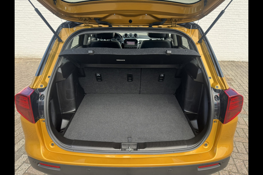 Suzuki Vitara 1.5 Hybrid Style Trekhaak Panorama dak Camera Adaptieve cruise Keyless Clima