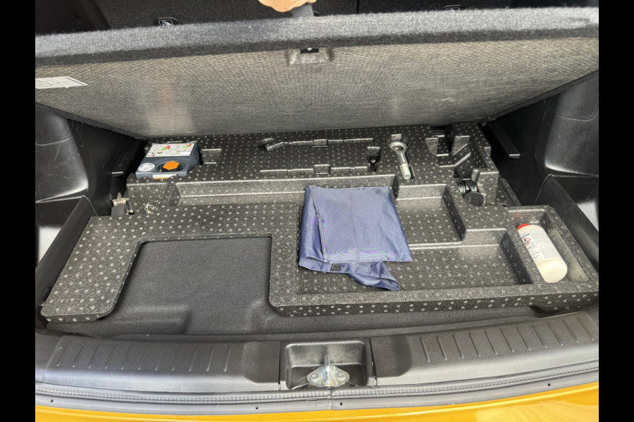 Suzuki Vitara 1.5 Hybrid Style Trekhaak Panorama dak Camera Adaptieve cruise Keyless Clima