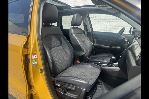 Suzuki Vitara 1.5 Hybrid Style Trekhaak Panorama dak Camera Adaptieve cruise Keyless Clima
