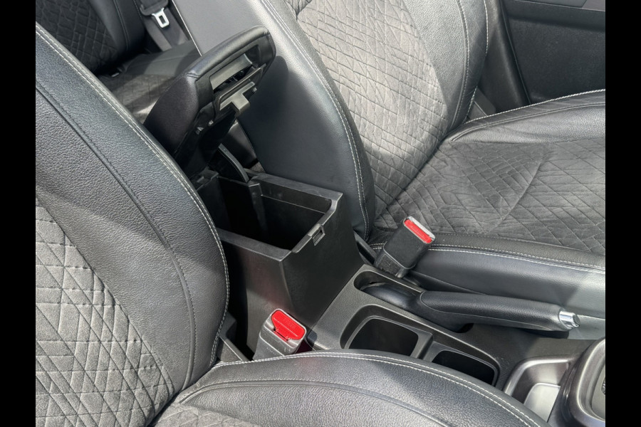 Suzuki Vitara 1.5 Hybrid Style Trekhaak Panorama dak Camera Adaptieve cruise Keyless Clima