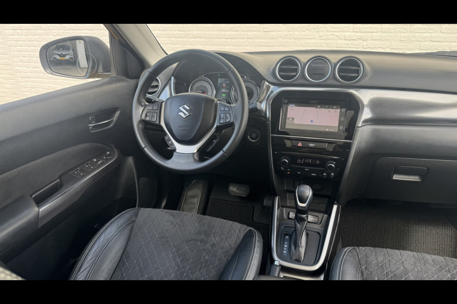 Suzuki Vitara 1.5 Hybrid Style Trekhaak Panorama dak Camera Adaptieve cruise Keyless Clima