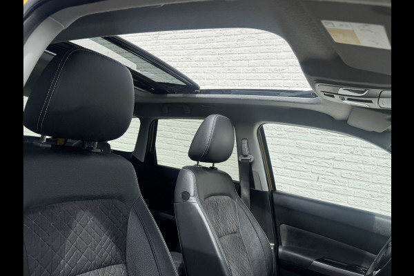 Suzuki Vitara 1.5 Hybrid Style Trekhaak Panorama dak Camera Adaptieve cruise Keyless Clima