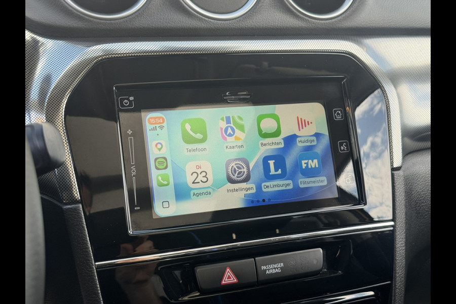 Suzuki Vitara 1.5 Hybrid Style Trekhaak Panorama dak Camera Adaptieve cruise Keyless Clima