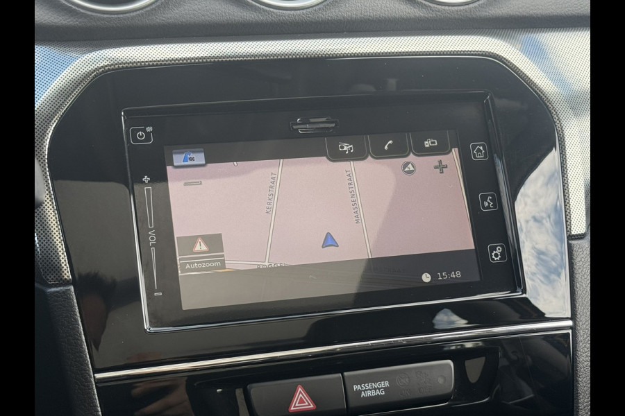 Suzuki Vitara 1.5 Hybrid Style Trekhaak Panorama dak Camera Adaptieve cruise Keyless Clima