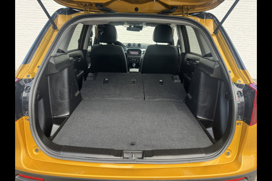 Suzuki Vitara 1.5 Hybrid Style Trekhaak Panorama dak Camera Adaptieve cruise Keyless Clima