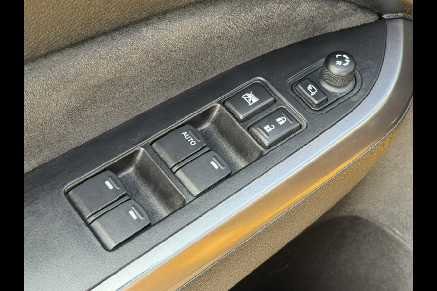 Suzuki Vitara 1.5 Hybrid Style Trekhaak Panorama dak Camera Adaptieve cruise Keyless Clima