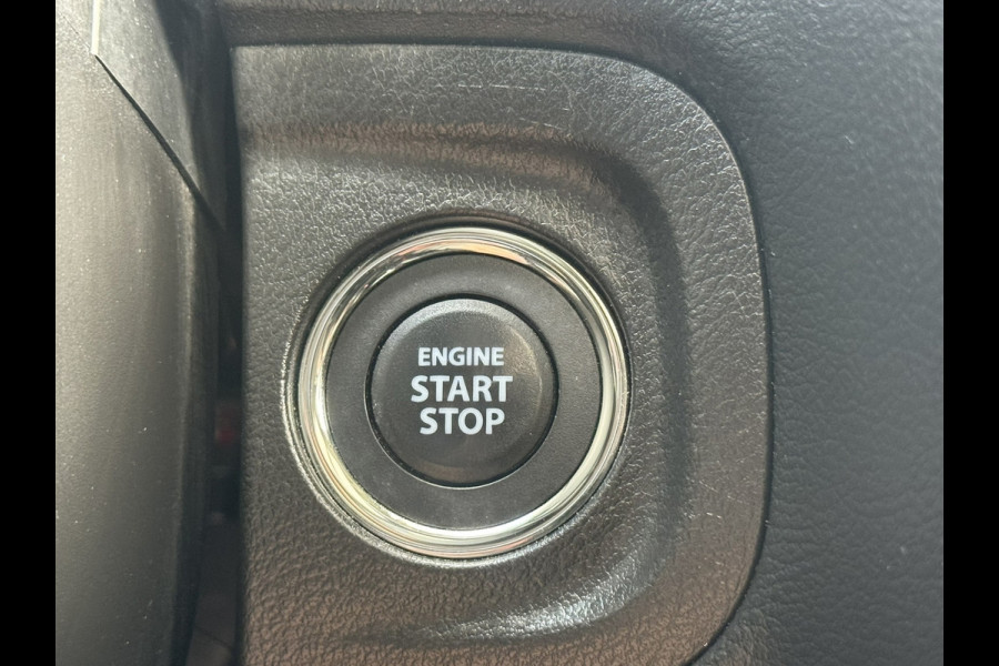 Suzuki Vitara 1.5 Hybrid Style Trekhaak Panorama dak Camera Adaptieve cruise Keyless Clima