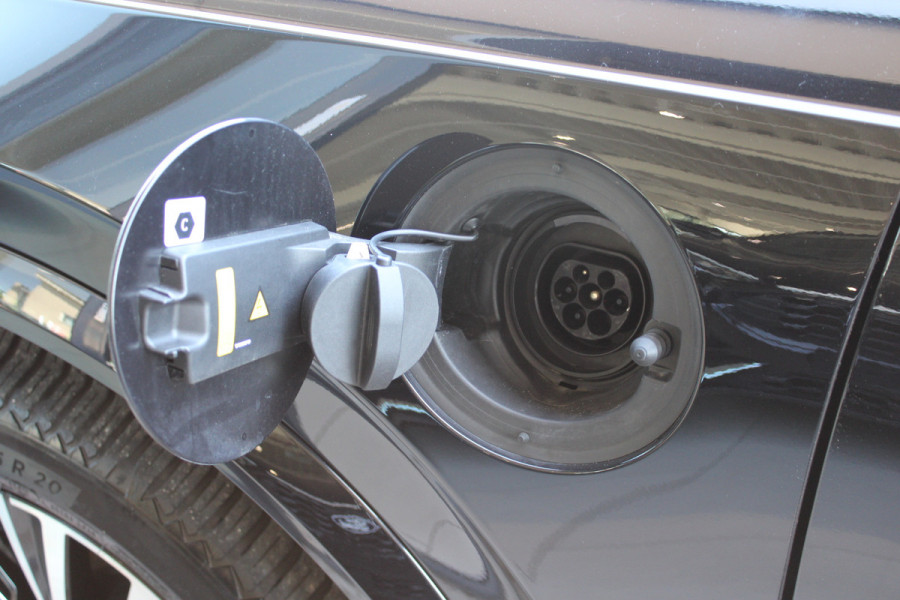 Volvo XC90 2.0 T8 Ultimate Bright | Trekhaak | Panoramadak | 360 Camera | Leder | H&K