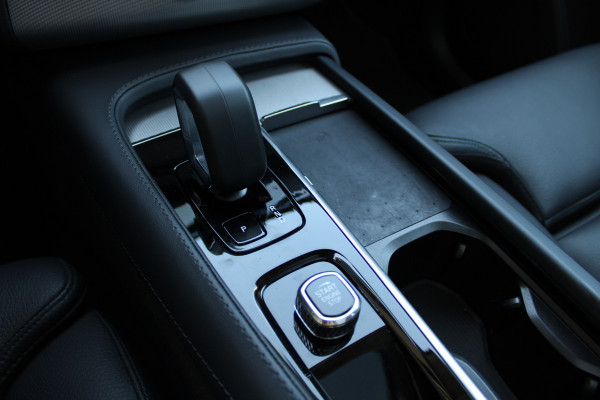 Volvo XC90 2.0 T8 Ultimate Bright | Trekhaak | Panoramadak | 360 Camera | Leder | H&K
