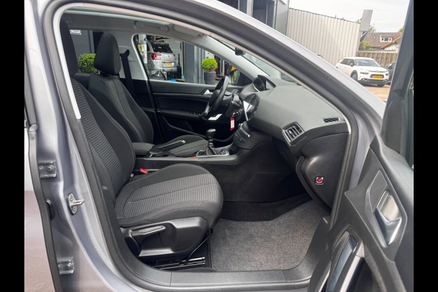 Peugeot 308 SW 1.2 PureTech Blue Lease Executive | Trekhaak | Panoramadak | Distributieriem vervangen | NL-auto