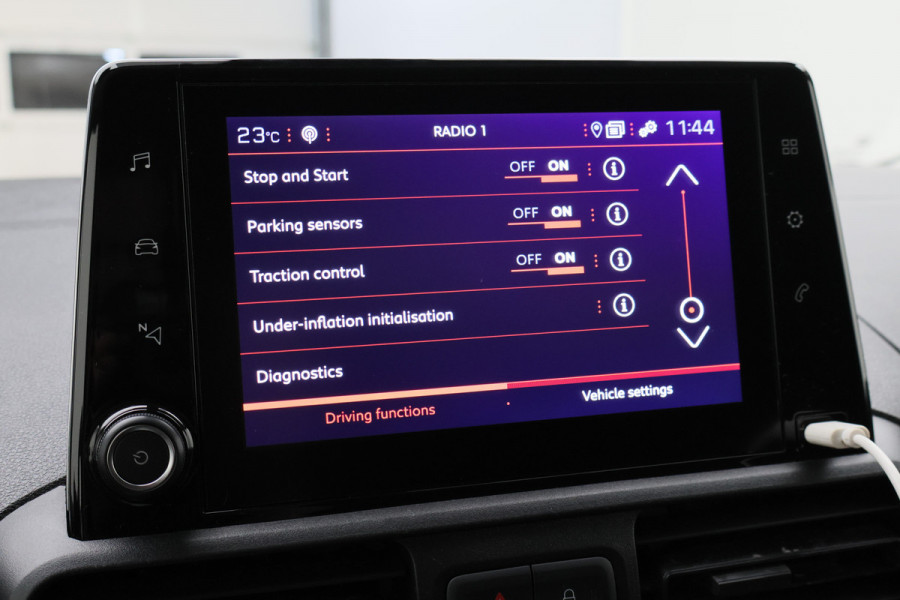 Peugeot Partner 1.5 BlueHDI Premium Camera, Apple Carplay, Trekhaak, Stoelverwarming, 17"