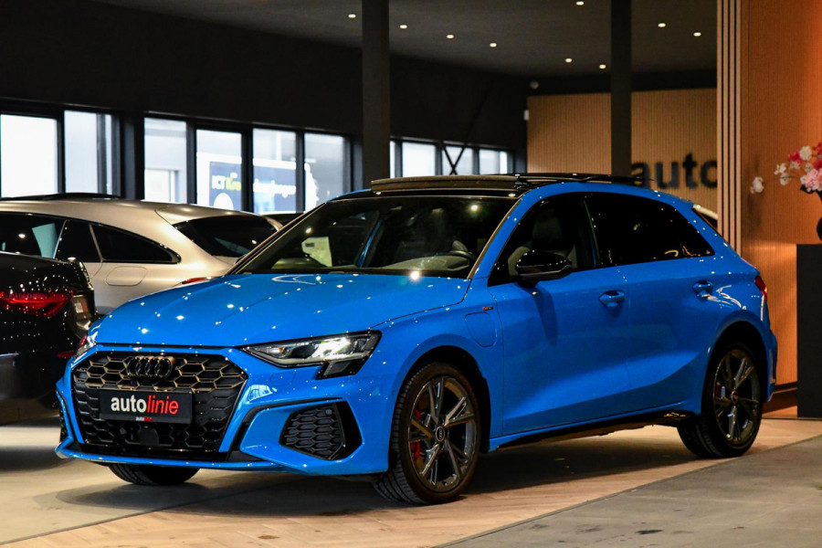 Audi A3 Sportback 45 TFSI e 3x S-Line Competition. Pano, ACC, Keyless, Sfeer, CarPlay!