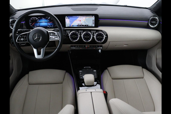 Mercedes-Benz CLA-Klasse Shooting Brake 180 Business Solution Luxury | Leder | Trekhaak | Stoelverwarming | Camera | Widescreen | Sfeerverlichting | Full LED | Park Assist | Climate control | Bluetooth