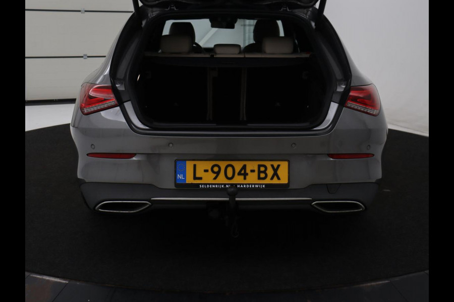 Mercedes-Benz CLA-Klasse Shooting Brake 180 Business Solution Luxury | Leder | Trekhaak | Stoelverwarming | Camera | Widescreen | Sfeerverlichting | Full LED | Park Assist | Climate control | Bluetooth