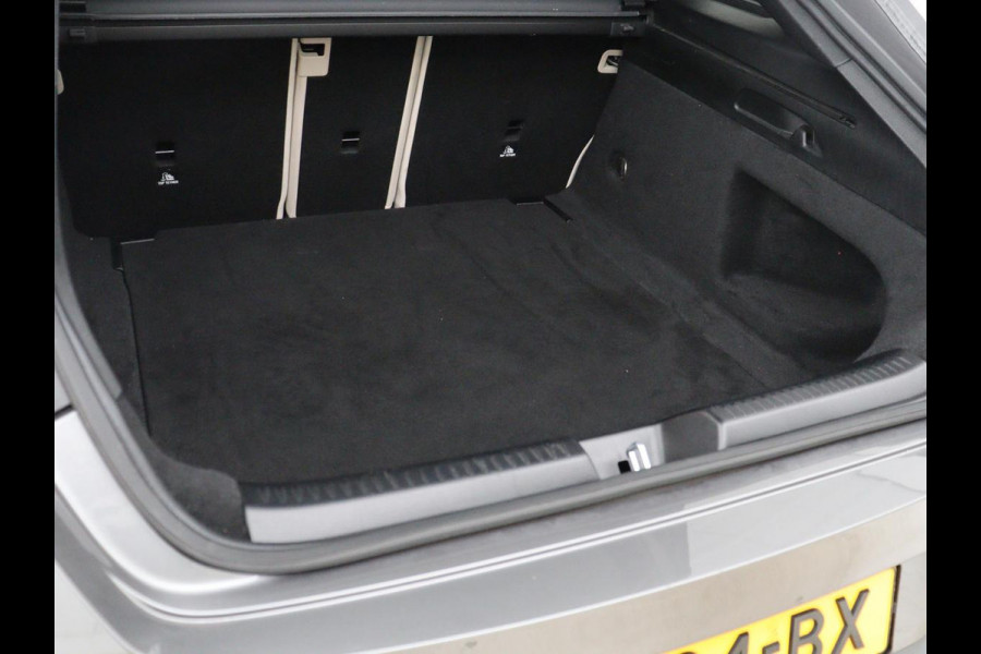 Mercedes-Benz CLA-Klasse Shooting Brake 180 Business Solution Luxury | Leder | Trekhaak | Stoelverwarming | Camera | Widescreen | Sfeerverlichting | Full LED | Park Assist | Climate control | Bluetooth