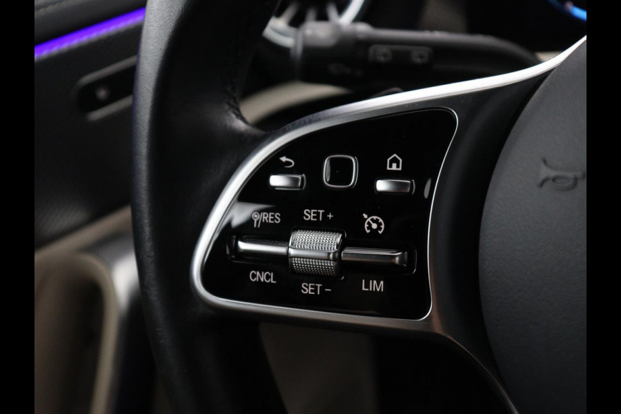 Mercedes-Benz CLA-Klasse Shooting Brake 180 Business Solution Luxury | Leder | Trekhaak | Stoelverwarming | Camera | Widescreen | Sfeerverlichting | Full LED | Park Assist | Climate control | Bluetooth