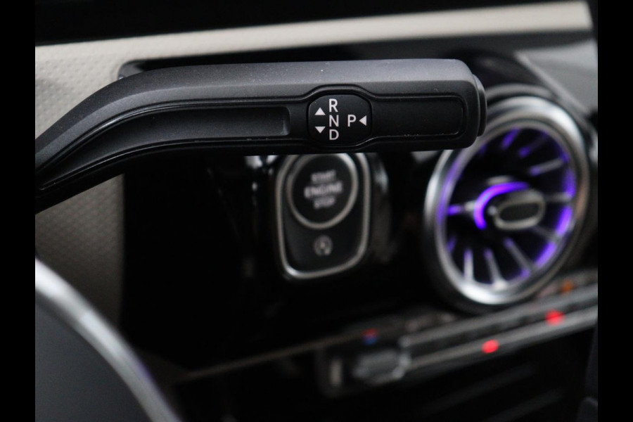 Mercedes-Benz CLA-Klasse Shooting Brake 180 Business Solution Luxury | Leder | Trekhaak | Stoelverwarming | Camera | Widescreen | Sfeerverlichting | Full LED | Park Assist | Climate control | Bluetooth
