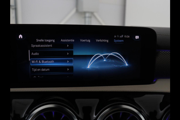 Mercedes-Benz CLA-Klasse Shooting Brake 180 Business Solution Luxury | Leder | Trekhaak | Stoelverwarming | Camera | Widescreen | Sfeerverlichting | Full LED | Park Assist | Climate control | Bluetooth
