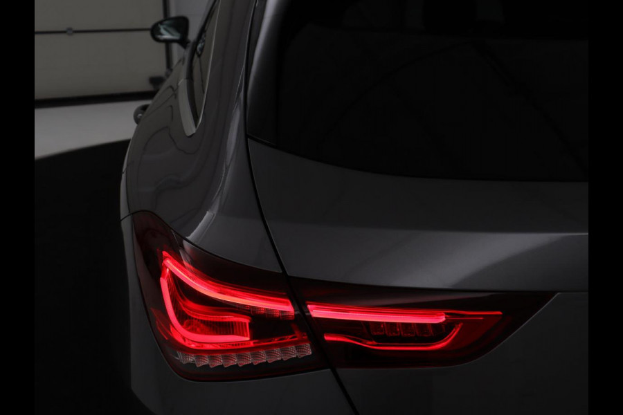 Mercedes-Benz CLA-Klasse Shooting Brake 180 Business Solution Luxury | Leder | Trekhaak | Stoelverwarming | Camera | Widescreen | Sfeerverlichting | Full LED | Park Assist | Climate control | Bluetooth