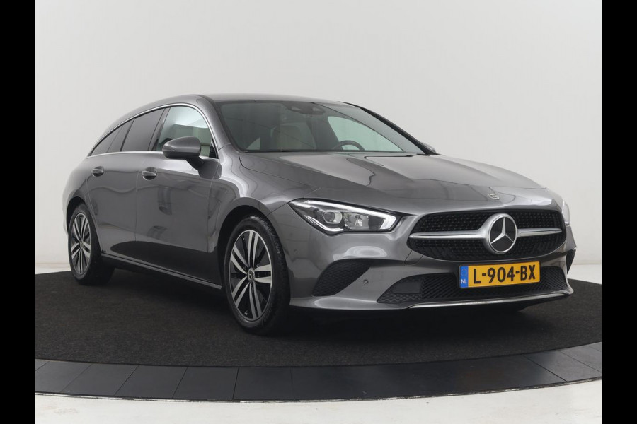 Mercedes-Benz CLA-Klasse Shooting Brake 180 Business Solution Luxury | Leder | Trekhaak | Stoelverwarming | Camera | Widescreen | Sfeerverlichting | Full LED | Park Assist | Climate control | Bluetooth