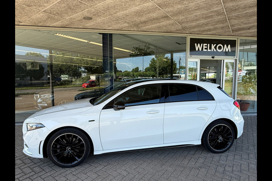 Mercedes-Benz A-Klasse 250 e AMG Line Pano|Sfeer|19Inch|Adap Cruise|Burmester