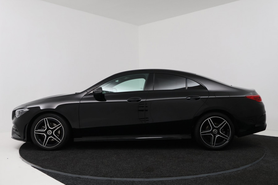 Mercedes-Benz CLA-Klasse 180 Business Solution AMG (SFEERVERLICHTING, STOELVERWARMING, NAVIGATIE, CRUISE CONTROL, PARKEERSENSOREN)