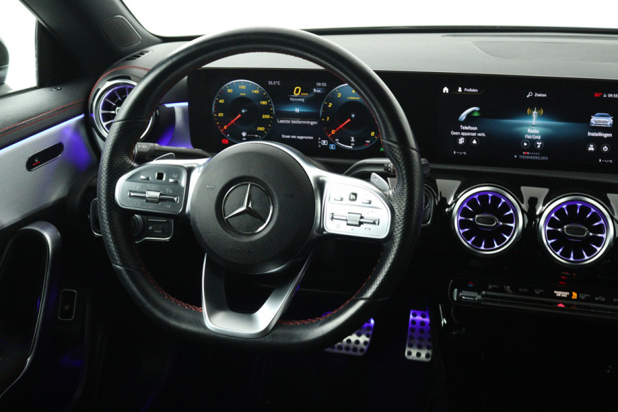 Mercedes-Benz CLA-Klasse 180 Business Solution AMG (SFEERVERLICHTING, STOELVERWARMING, NAVIGATIE, CRUISE CONTROL, PARKEERSENSOREN)