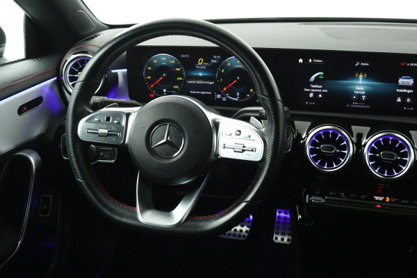 Mercedes-Benz CLA-Klasse 180 Business Solution AMG (SFEERVERLICHTING, STOELVERWARMING, NAVIGATIE, CRUISE CONTROL, PARKEERSENSOREN)