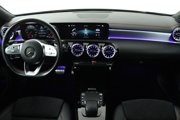 Mercedes-Benz CLA-Klasse 180 Business Solution AMG (SFEERVERLICHTING, STOELVERWARMING, NAVIGATIE, CRUISE CONTROL, PARKEERSENSOREN)