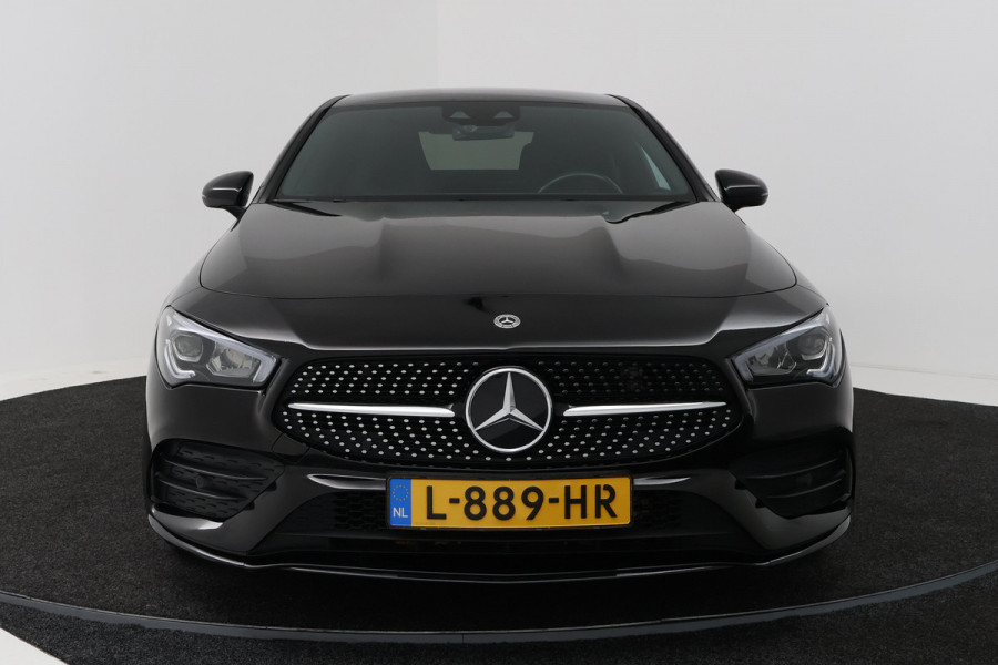 Mercedes-Benz CLA-Klasse 180 Business Solution AMG (SFEERVERLICHTING, STOELVERWARMING, NAVIGATIE, CRUISE CONTROL, PARKEERSENSOREN)