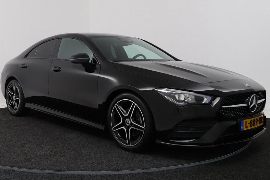 Mercedes-Benz CLA-Klasse 180 Business Solution AMG (SFEERVERLICHTING, STOELVERWARMING, NAVIGATIE, CRUISE CONTROL, PARKEERSENSOREN)