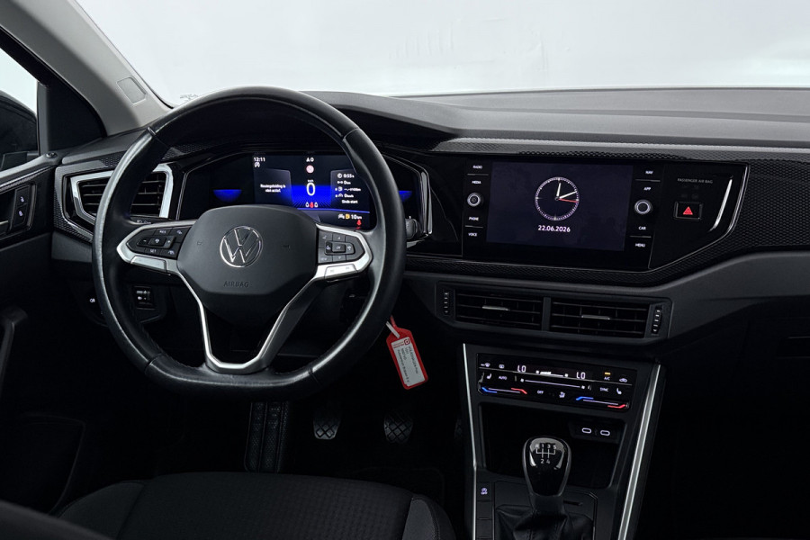 Volkswagen Polo 1.0 TSI Life Business (STOELVERWARMING, DIGITALE COCKPIT, CAMERA, CRUISE CONTROL ADAPTIEF, PARKEERSENSOREN)