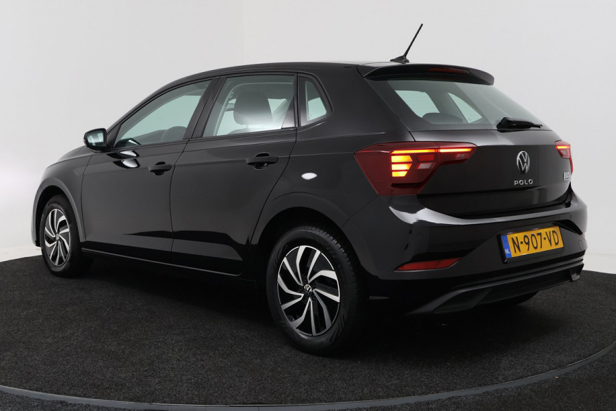 Volkswagen Polo 1.0 TSI Life Business (STOELVERWARMING, DIGITALE COCKPIT, CAMERA, CRUISE CONTROL ADAPTIEF, PARKEERSENSOREN)