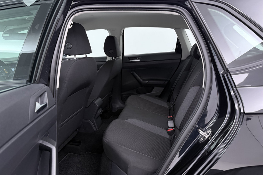 Volkswagen Polo 1.0 TSI Life Business (STOELVERWARMING, DIGITALE COCKPIT, CAMERA, CRUISE CONTROL ADAPTIEF, PARKEERSENSOREN)