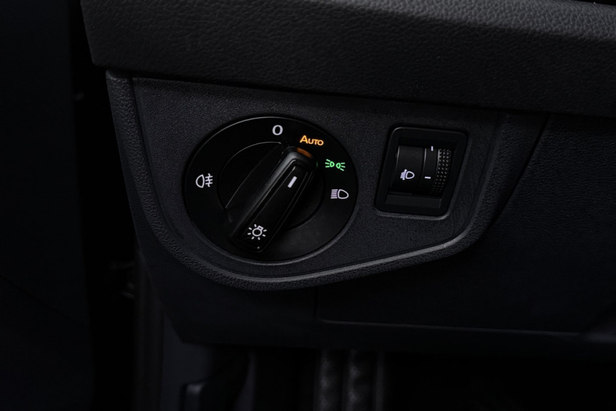 Volkswagen Polo 1.0 TSI Life Business (STOELVERWARMING, DIGITALE COCKPIT, CAMERA, CRUISE CONTROL ADAPTIEF, PARKEERSENSOREN)
