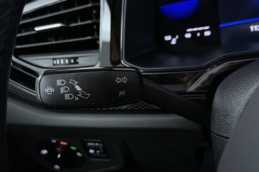 Volkswagen Polo 1.0 TSI Life Business (STOELVERWARMING, DIGITALE COCKPIT, CAMERA, CRUISE CONTROL ADAPTIEF, PARKEERSENSOREN)