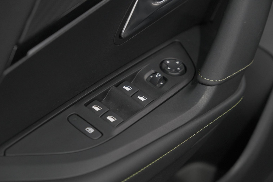 Peugeot 2008 1.2 Hybrid 145 GT | Camera | Apple Carplay | Parkeersensoren
