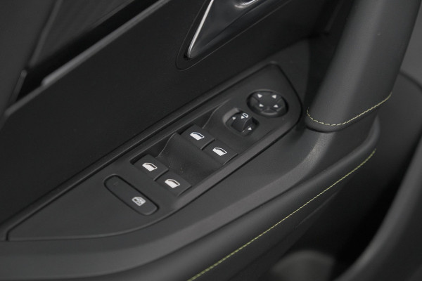 Peugeot 2008 1.2 Hybrid 145 GT | Camera | Apple Carplay | Parkeersensoren