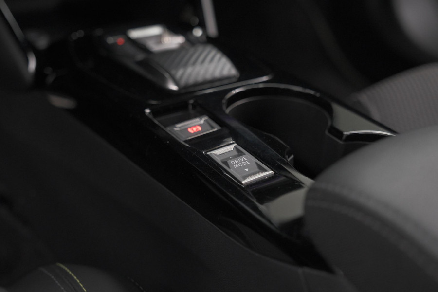 Peugeot 2008 1.2 Hybrid 145 GT | Camera | Apple Carplay | Parkeersensoren