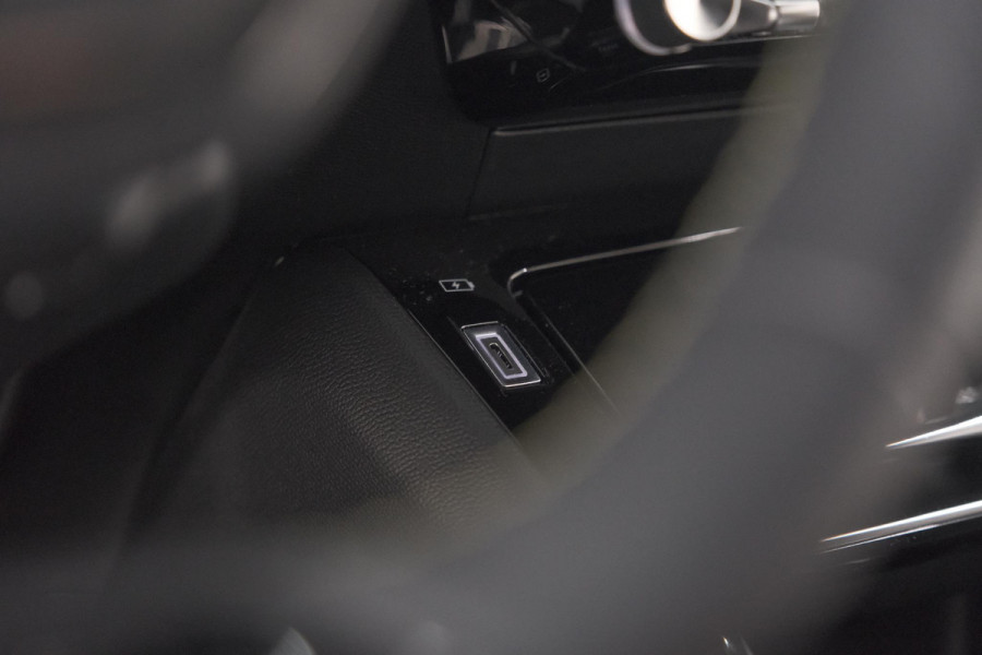 Peugeot 2008 1.2 Hybrid 145 GT | Camera | Apple Carplay | Parkeersensoren